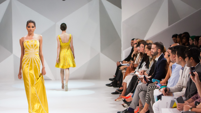 Glamour on the Global Stage: The False Eyelash Trend Transforming International Modeling