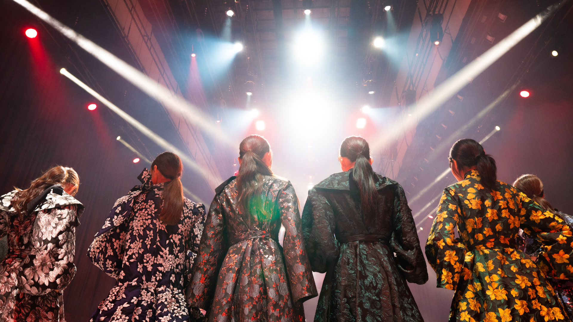 From Runway to Red Carpet: The Evolution of False Eyelashes in the Global Fashion Industry