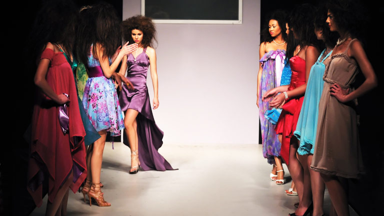 Natural Look or Bold Drama? Eyelash Styles Stealing the Spotlight at Global Fashion Weeks