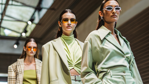 Eyelashes as a Visual Weapon: How This Small Detail Transforms a Model’s Look on the World’s Catwalks