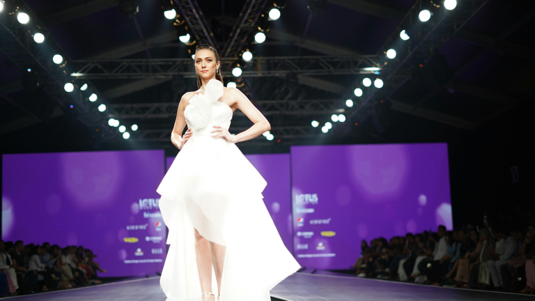 The Secret to International Models’ Charm: The Power of Eyelashes in Highlighting Facial Expression