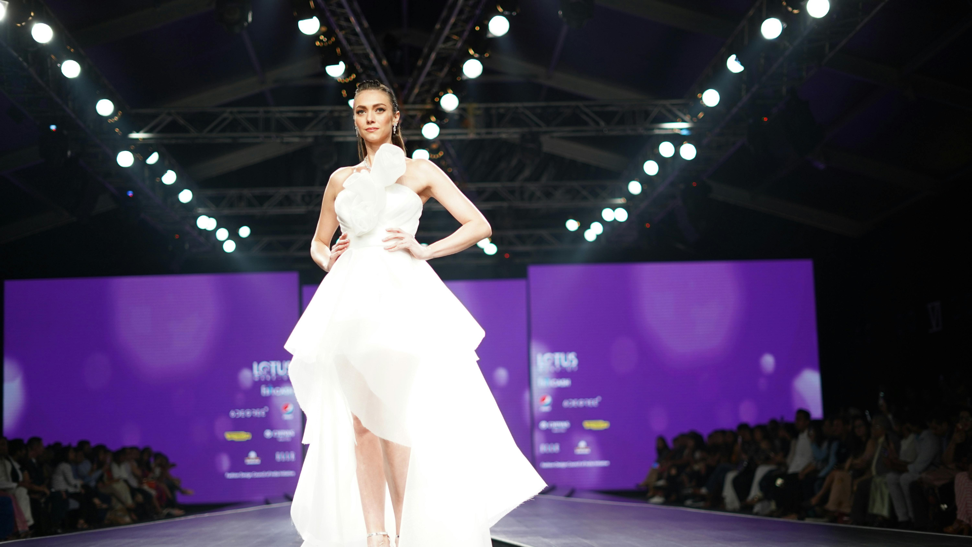 The Secret to International Models’ Charm: The Power of Eyelashes in Highlighting Facial Expression